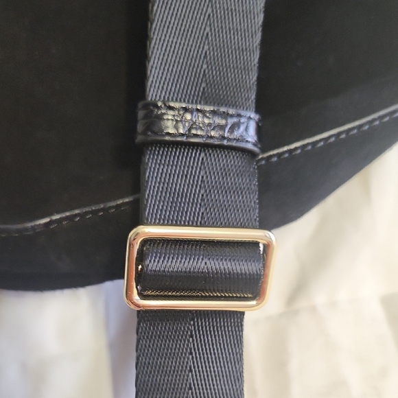 Elizabeth and James Black Crossbody Bag with Croc-Embossed Texture - Picture 8 of 8